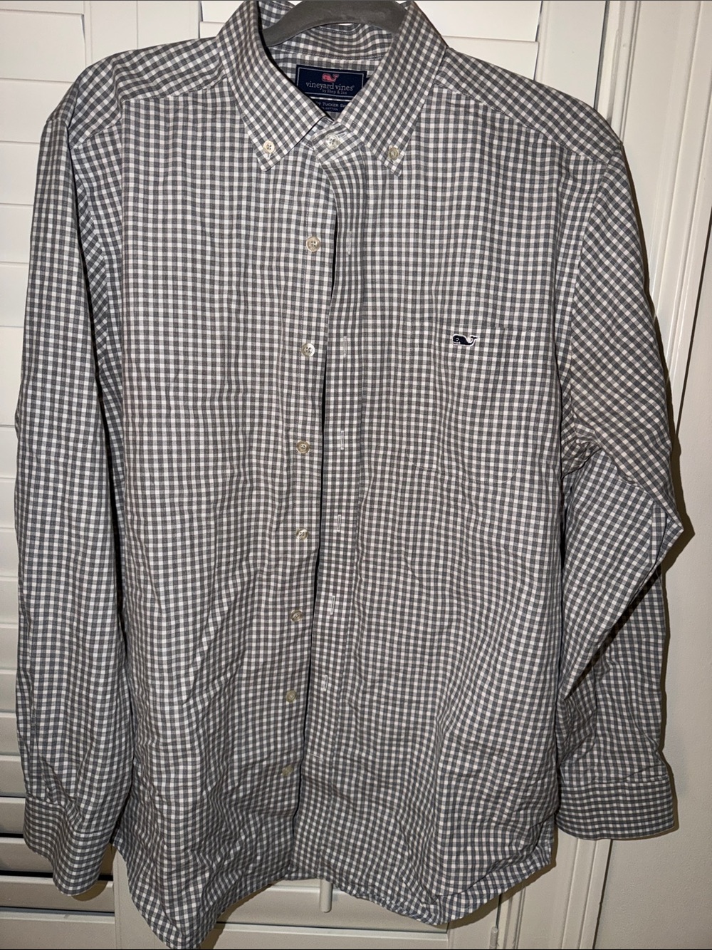 Men’s vineyard Vines button up